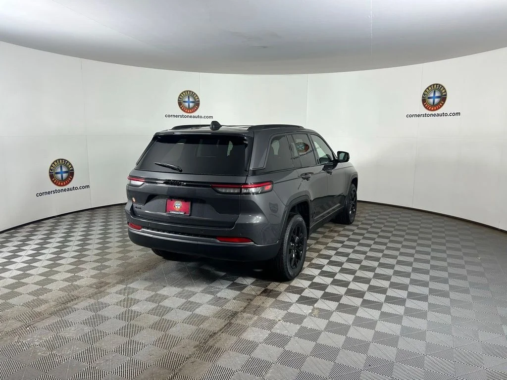 New 2026 Baltic Gray Metallic Clear-Coat Exterior Paint Jeep Altitude image 18