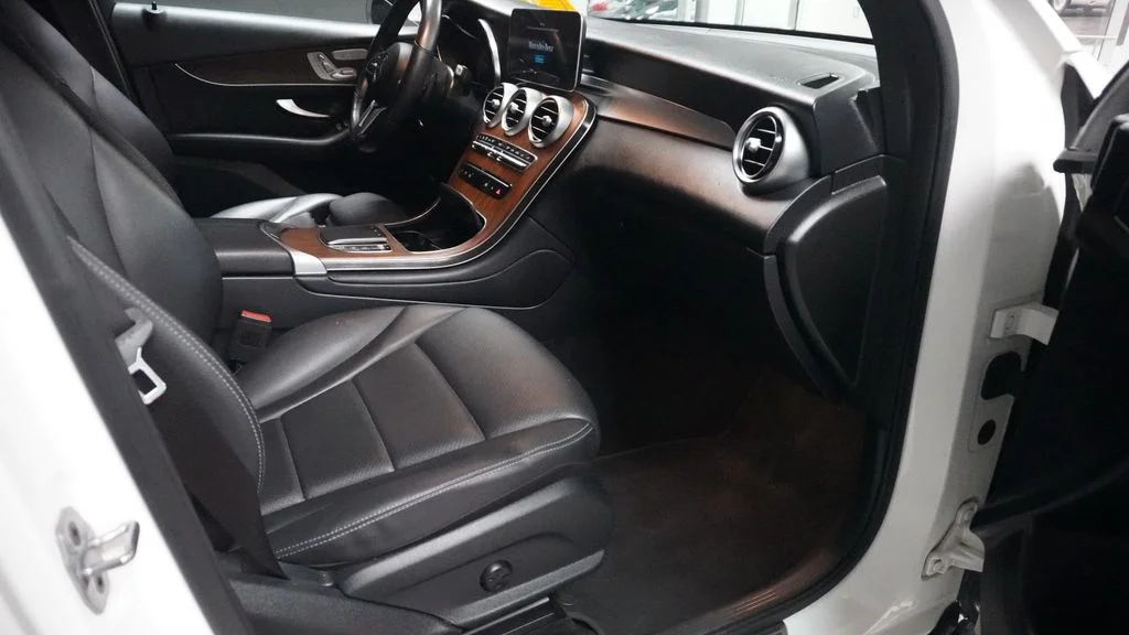 Certified Used 2022 White Mercedes-Benz GLC 300 image 36