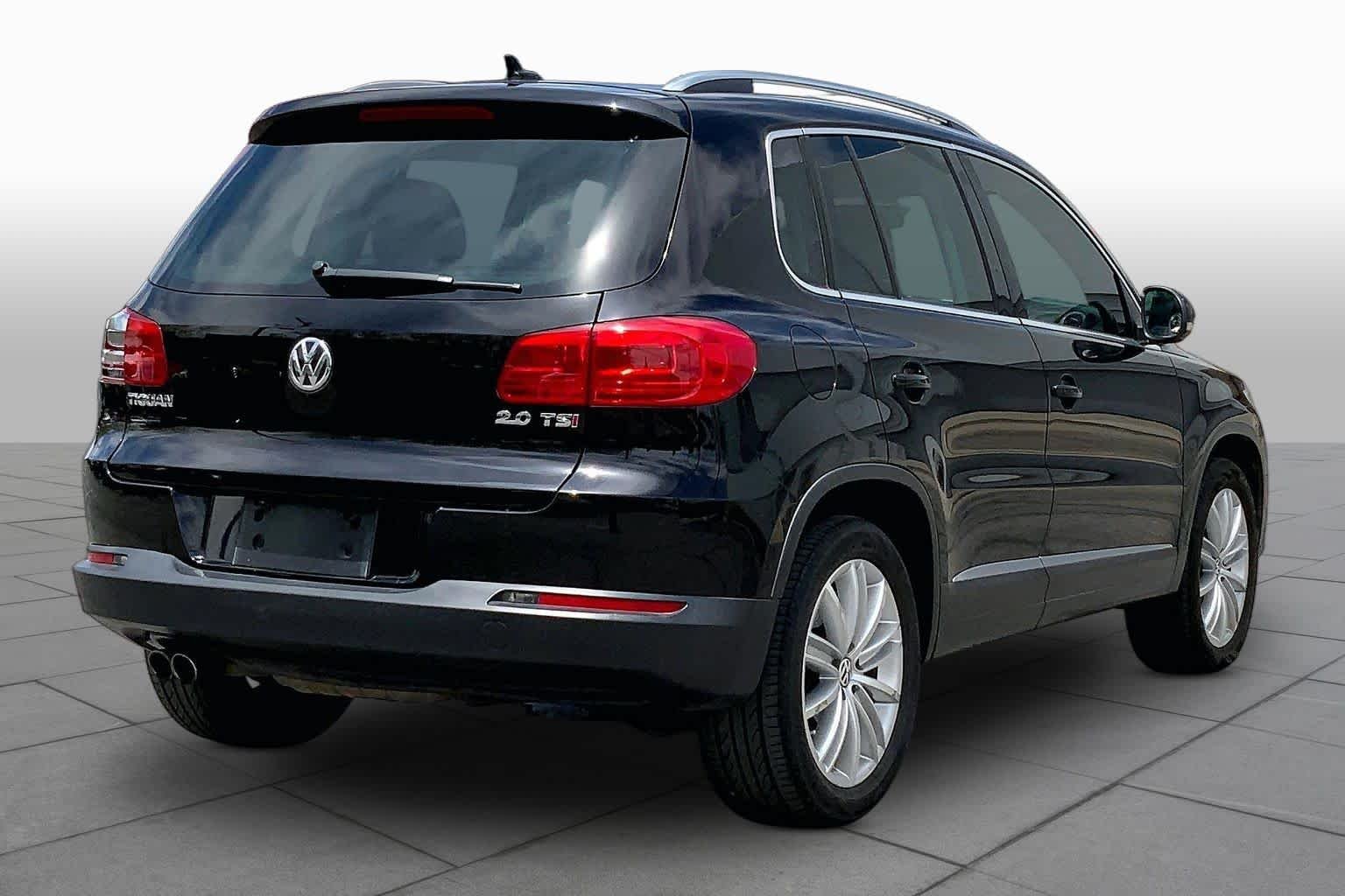 Used 2014 Reflex Silver Metallic Volkswagen SE image 11