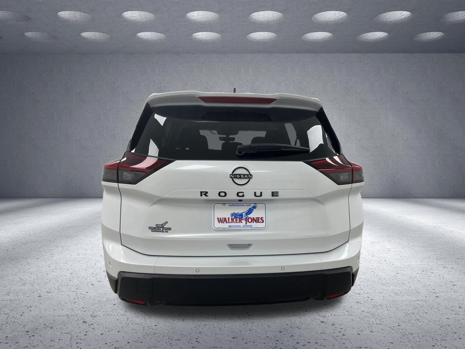 New 2026 Everest White Pearl TriCoat Nissan Dark Armor™ image 4