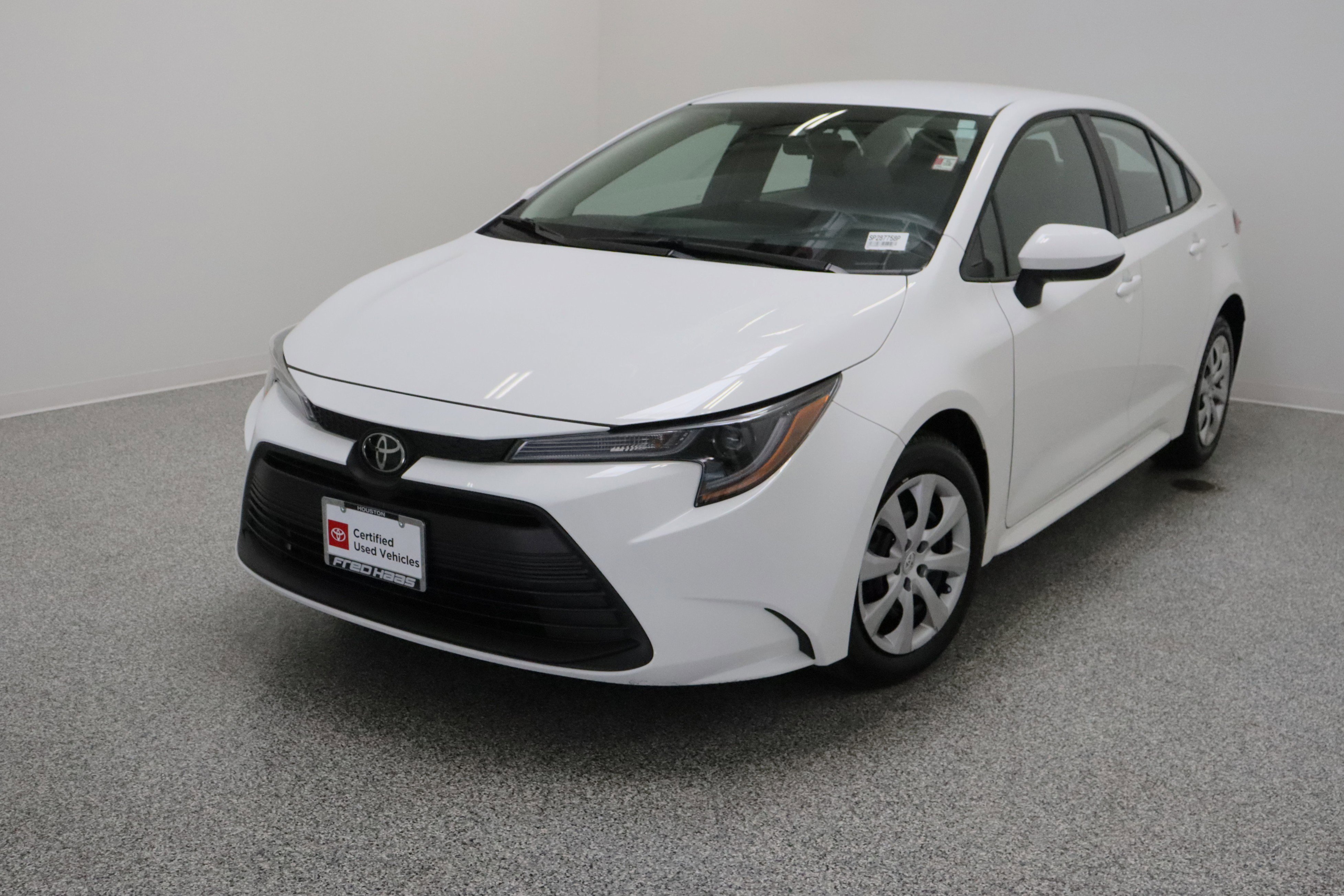 Used 2025 Ice Cap Toyota LE 2.0L image 2