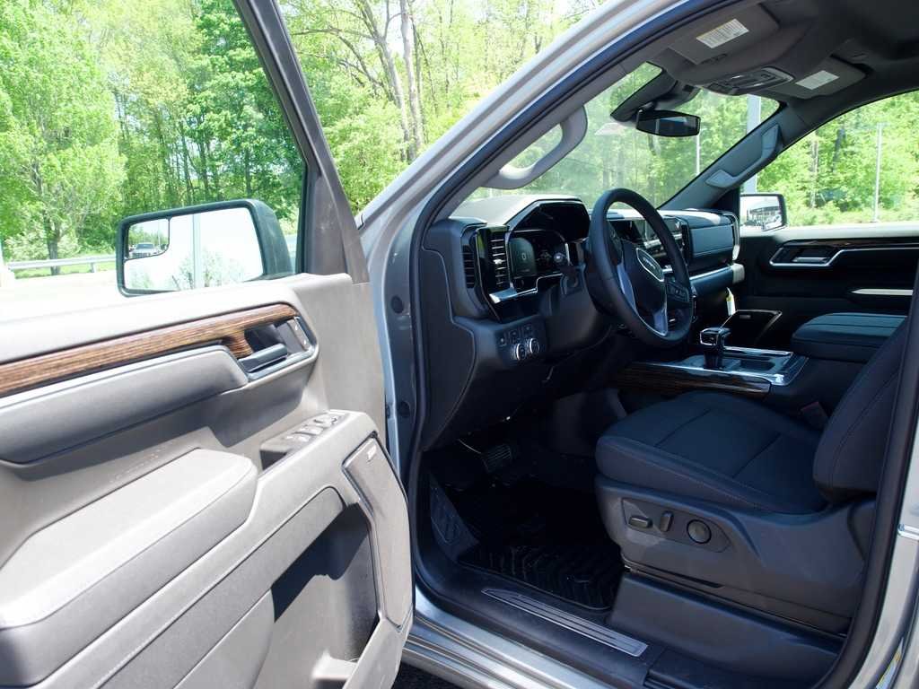New 2026 Sterling Metallic GMC Elevation image 10