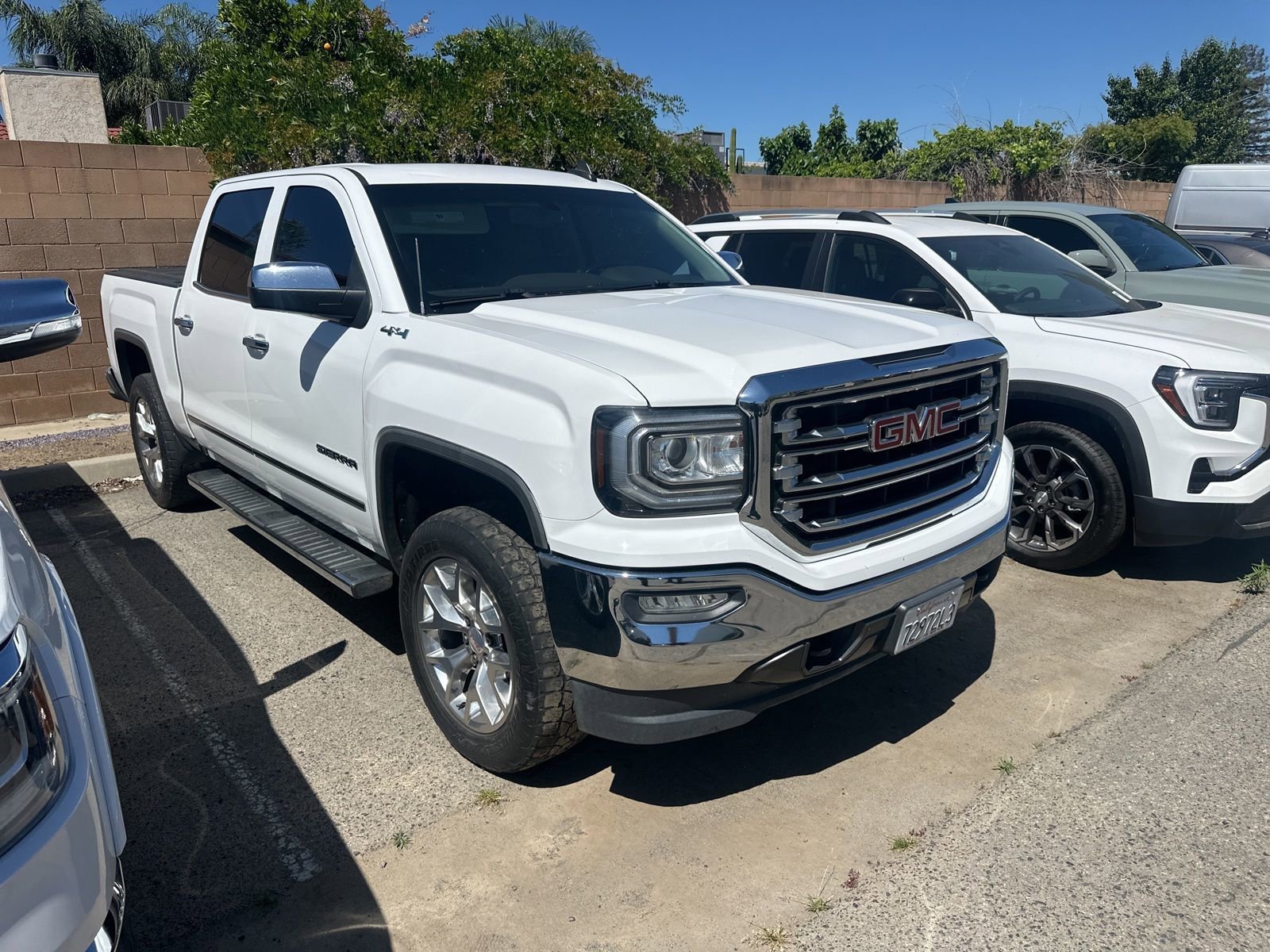 2017 GMC Sierra 1500 SLT photo 2