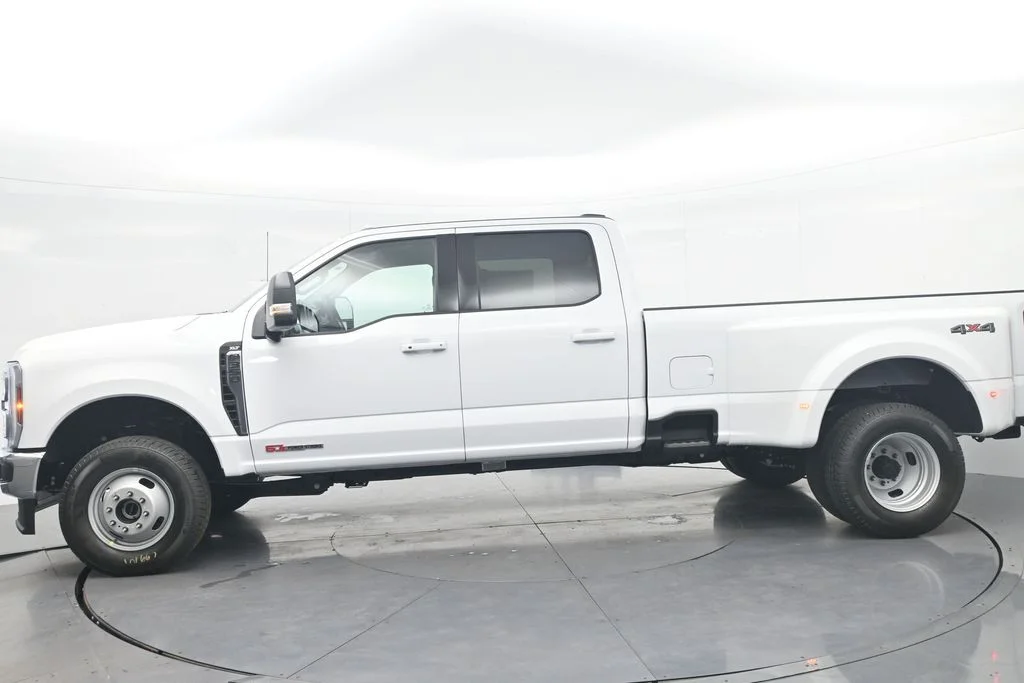 New 2026 Oxford White Ford F-350® XLT image 10