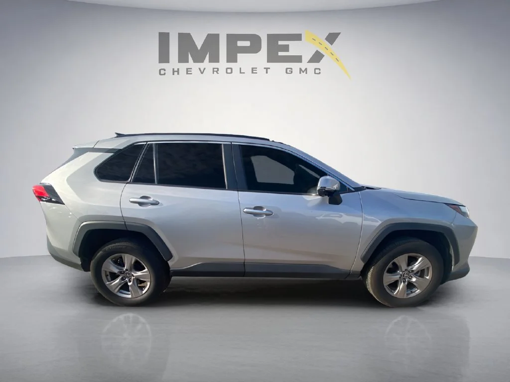 Used 2022  Toyota XLE image 6