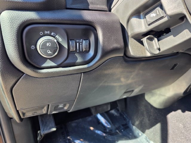 Certified Used 2024 Diamond Black Crystal Pearlcoat Ram Laramie image 21