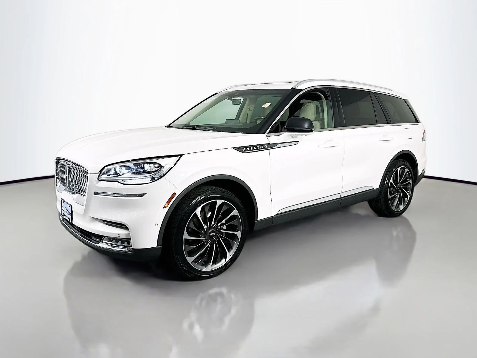 Used 2021 White Lincoln Reserve image 7