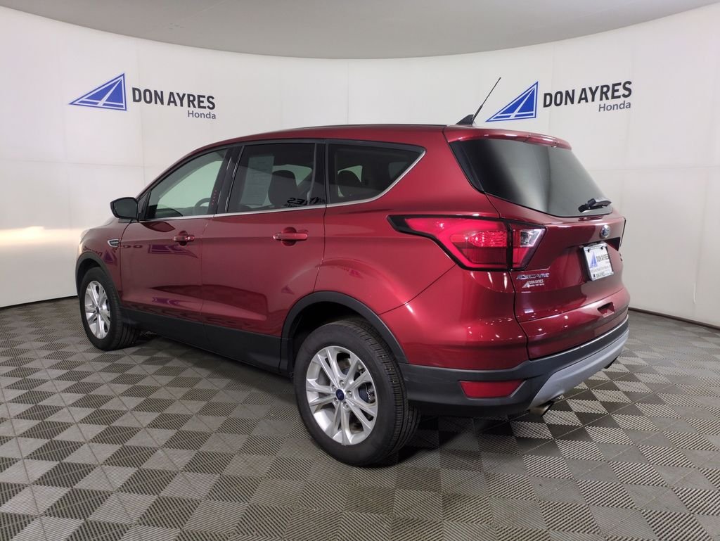 Used 2019 Ruby Red Metallic Ford SE image 3