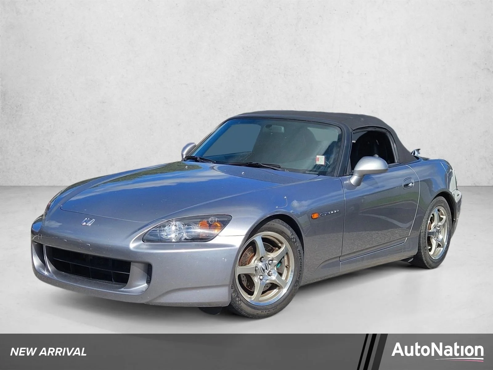 Used 2004 Silver/Gray Honda  image 1