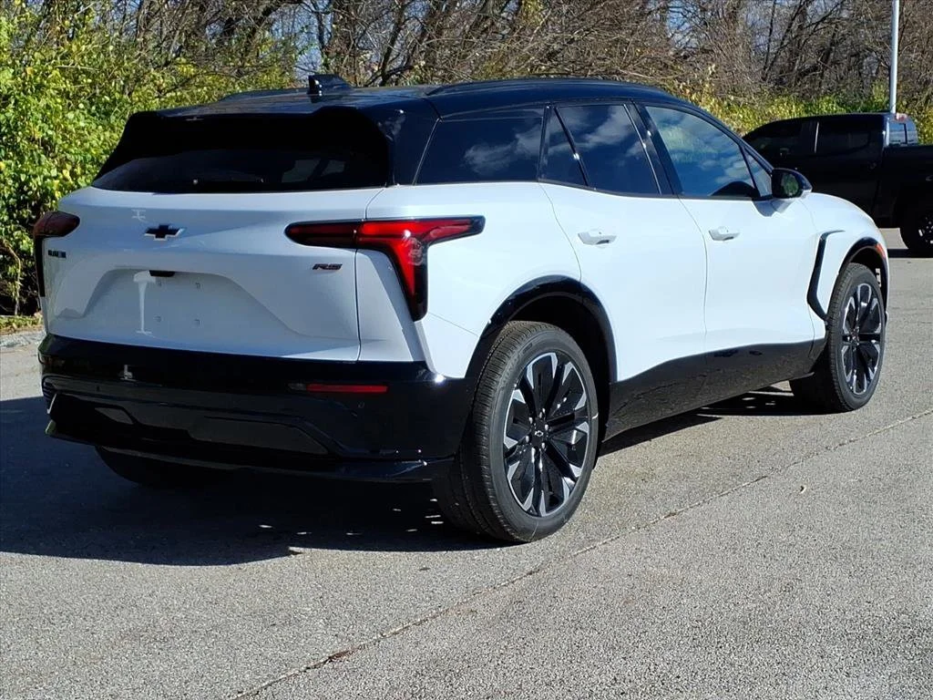 New 2026 Polar White Tricoat Chevrolet RS image 16