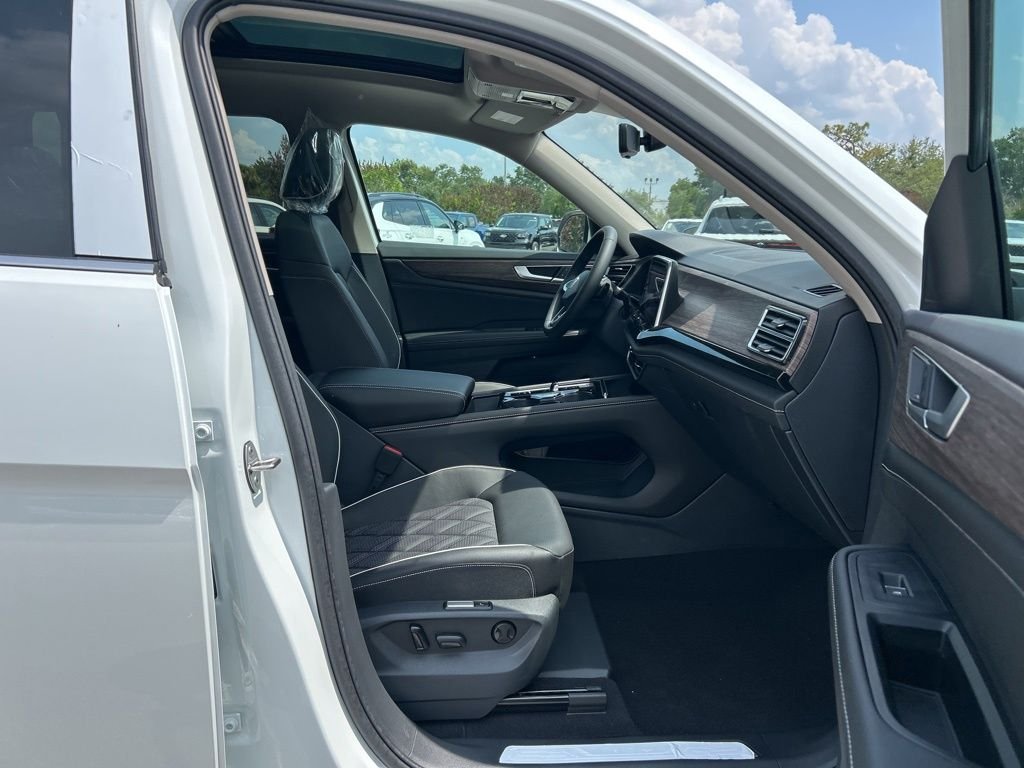 New 2026 White Volkswagen 2.0T SEL Premium R-Line image 42