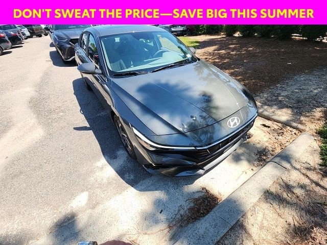 Used 2025 Gray Hyundai SEL Convenience image 3