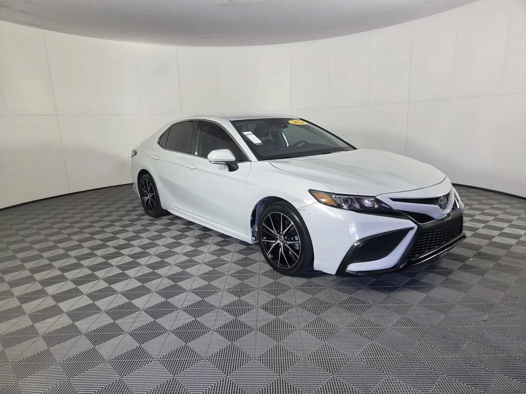 Used 2024 Ice Toyota SE image 3