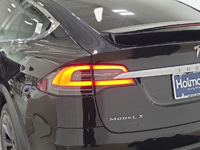 Used 2018 Black Tesla  image 32