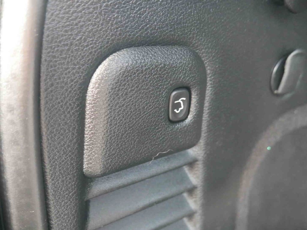 Used 2017 Red Jeep Overland image 10