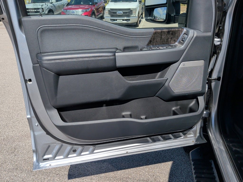 Used 2024 Iconic Silver Metallic Ford Lariat image 11