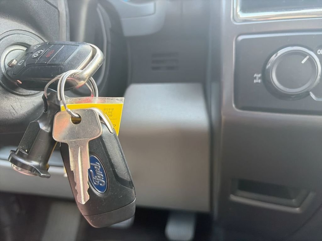Used 2015 Silver Ford XLT image 25
