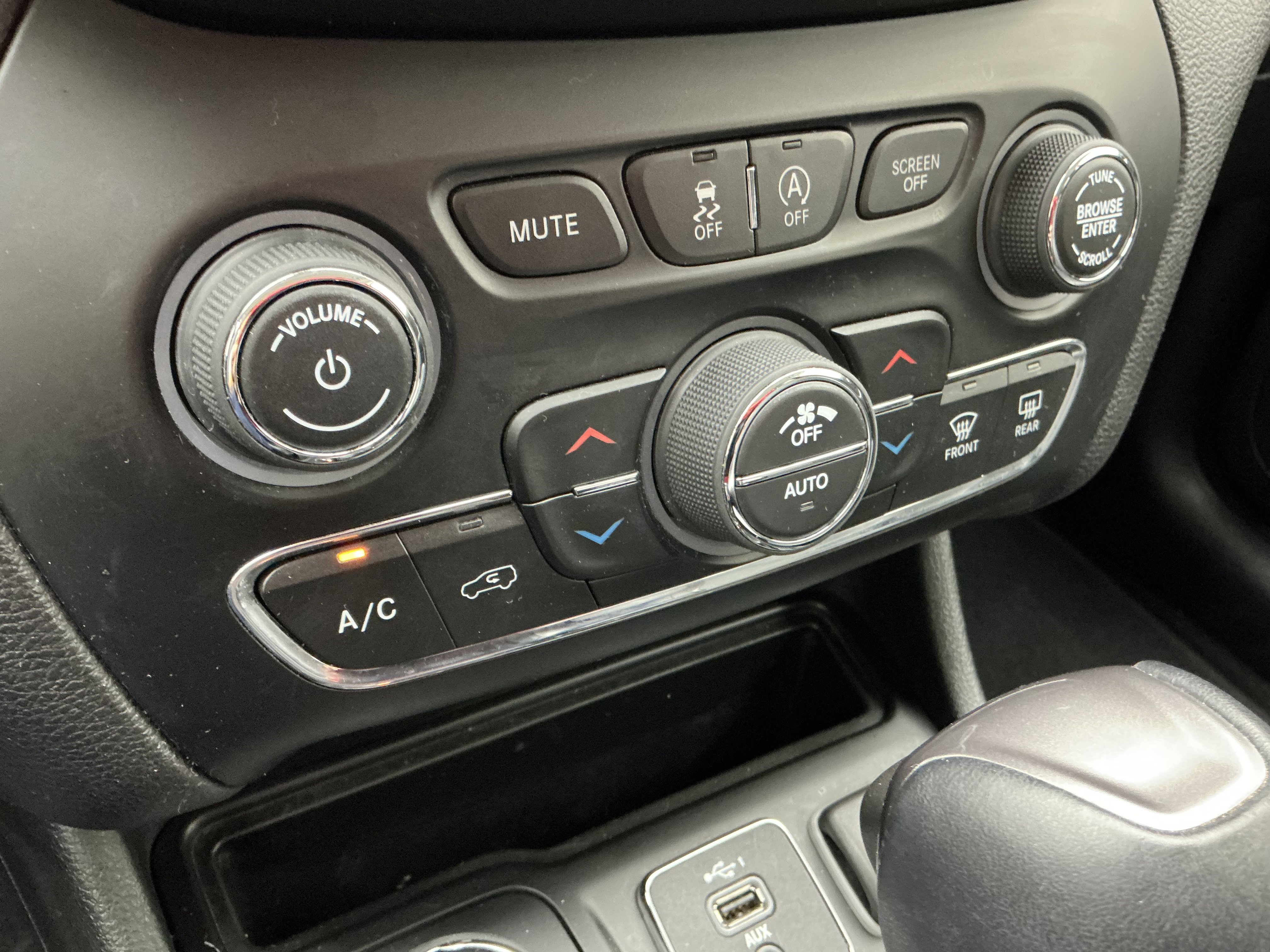 Used 2019 Bright White Clearcoat Jeep Limited image 12