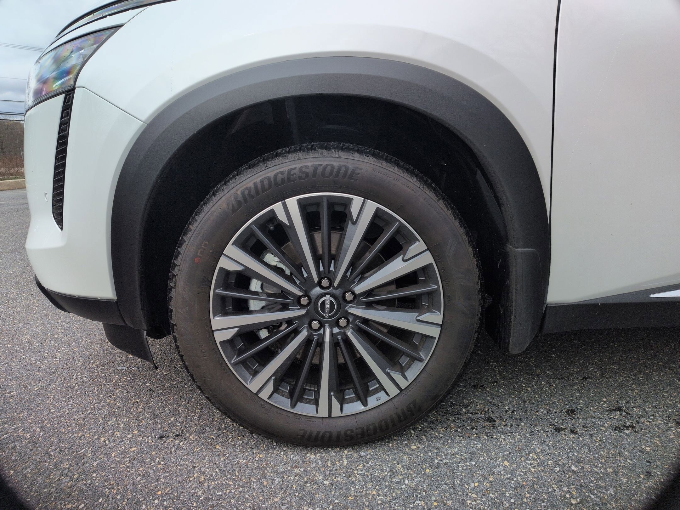 New 2026 Everest White Pearl TriCoat / Super Black Two-tone Nissan Platinum image 16