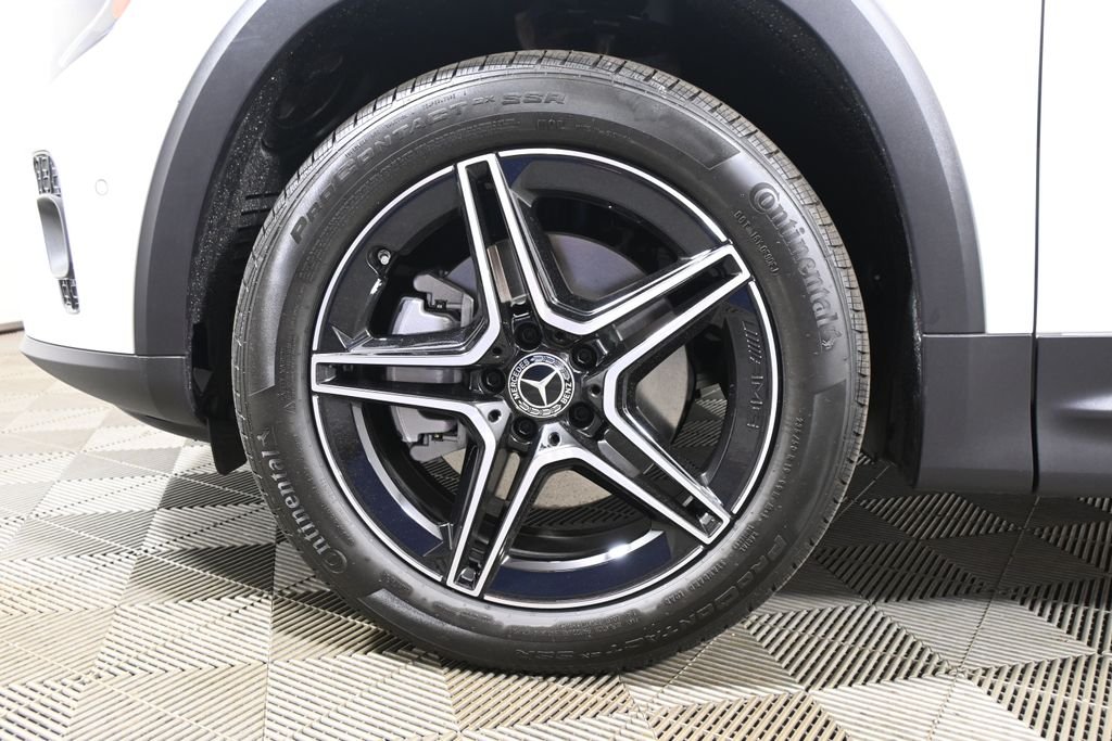 Used 2026 Polar White Mercedes-Benz GLB 250 image 12
