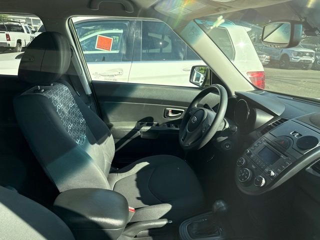 Used 2011 Green Kia Plus image 3