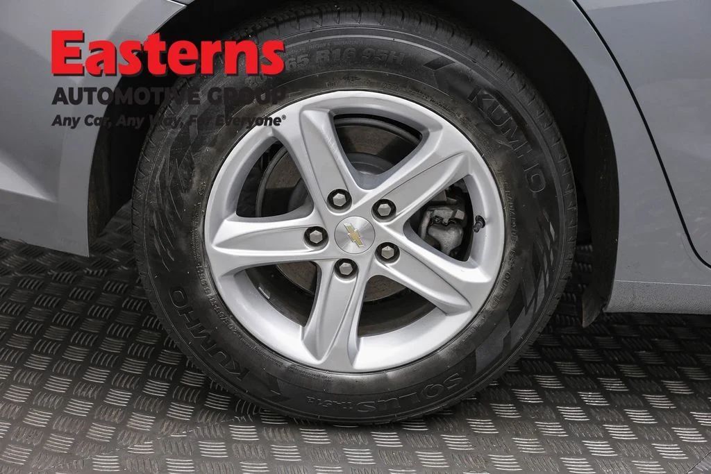 Used 2024 Gray Chevrolet LS image 29