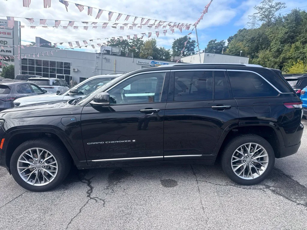 Used 2023 Black Jeep Summit 4xe image 3