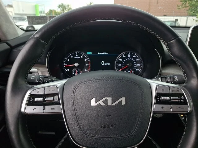 Used 2022 White Kia SX image 25