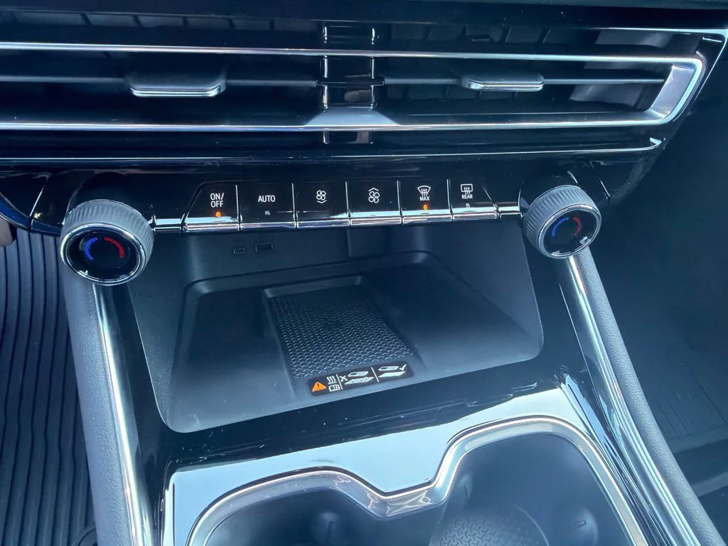 New 2027 Summit White Chevrolet LT image 13