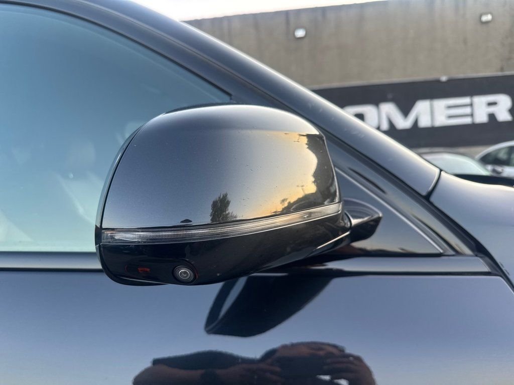 Used 2022 Black BMW xDrive40i image 11