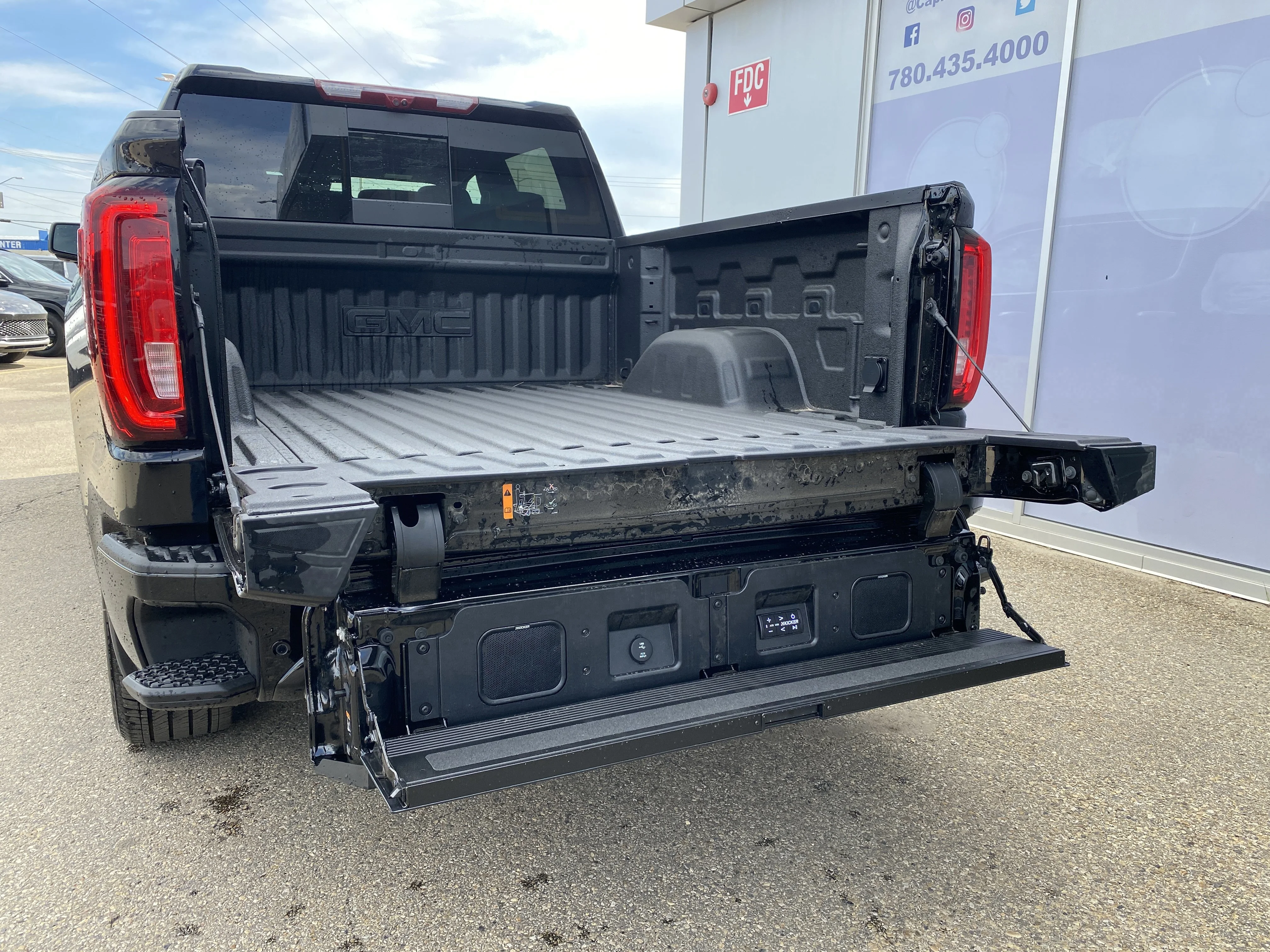 New 2026 ONYX BLACK GMC Denali Ultimate image 5