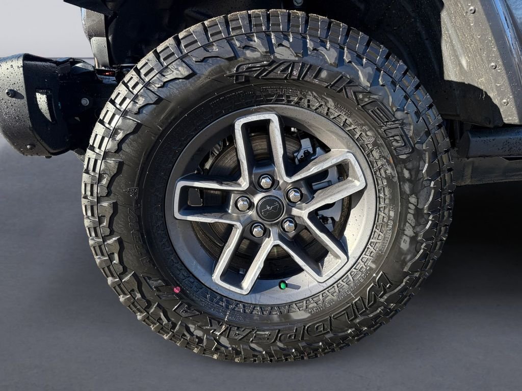 New 2026 Granite Crystal Metallic Clear-Coat Exterior Paint Jeep Mojave X image 9