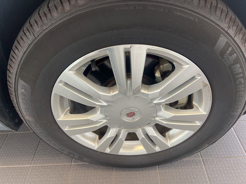 Used 2012 RADIANT SILVER METALLIC Cadillac Luxury Collection image 28
