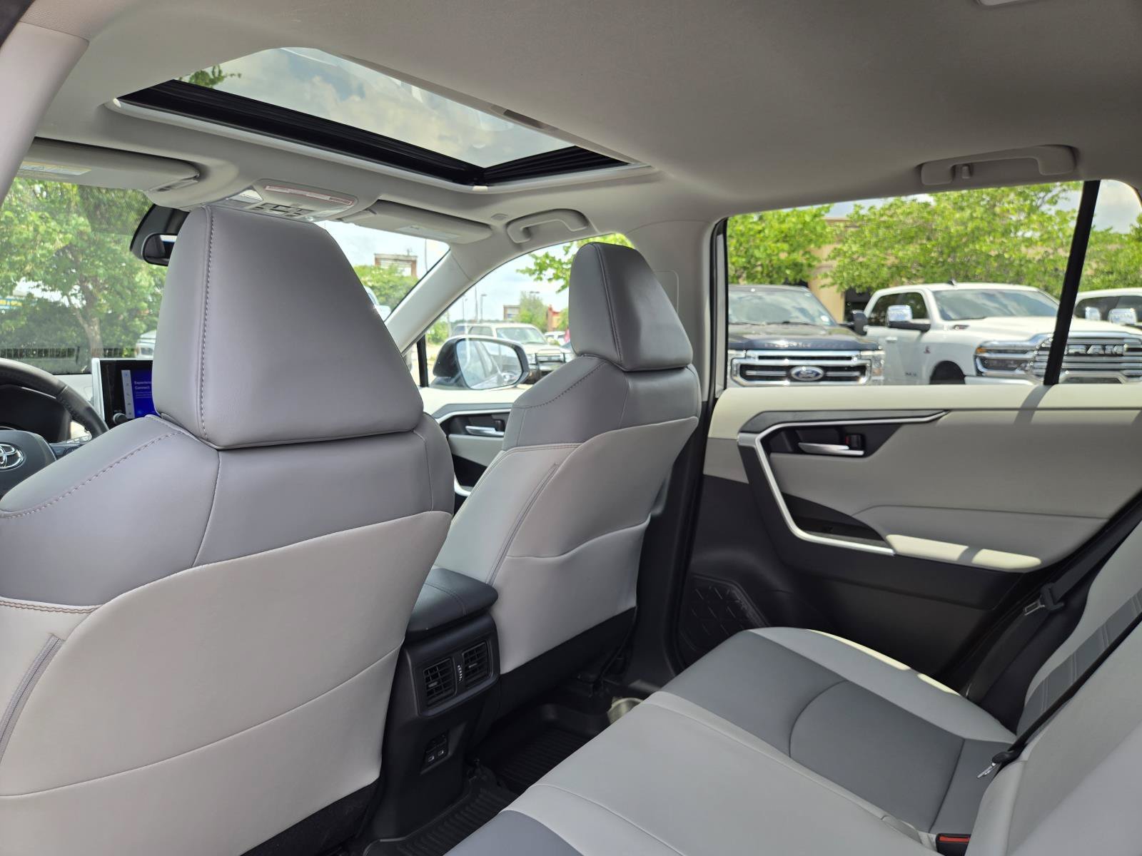 2023 Toyota RAV4 XLE Premium - Photo 14