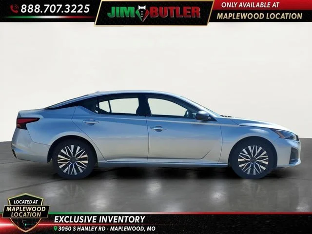 Used 2024 Silver Nissan 2.5 SV image 5