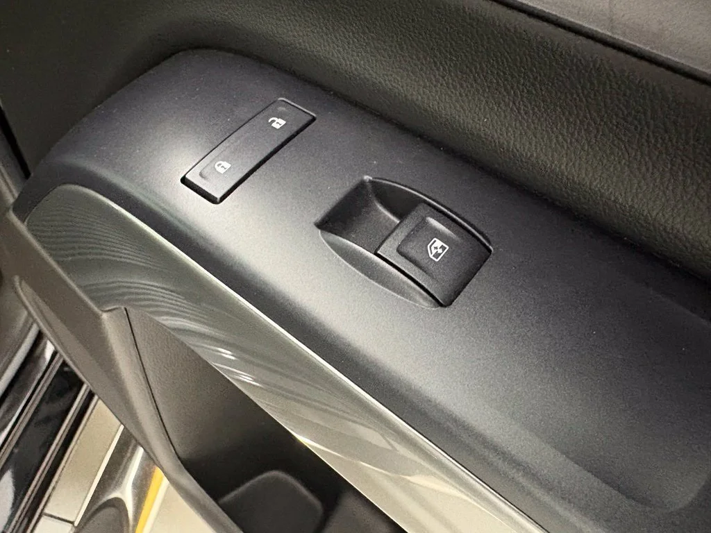 Used 2016 BLACK Chevrolet LT image 16