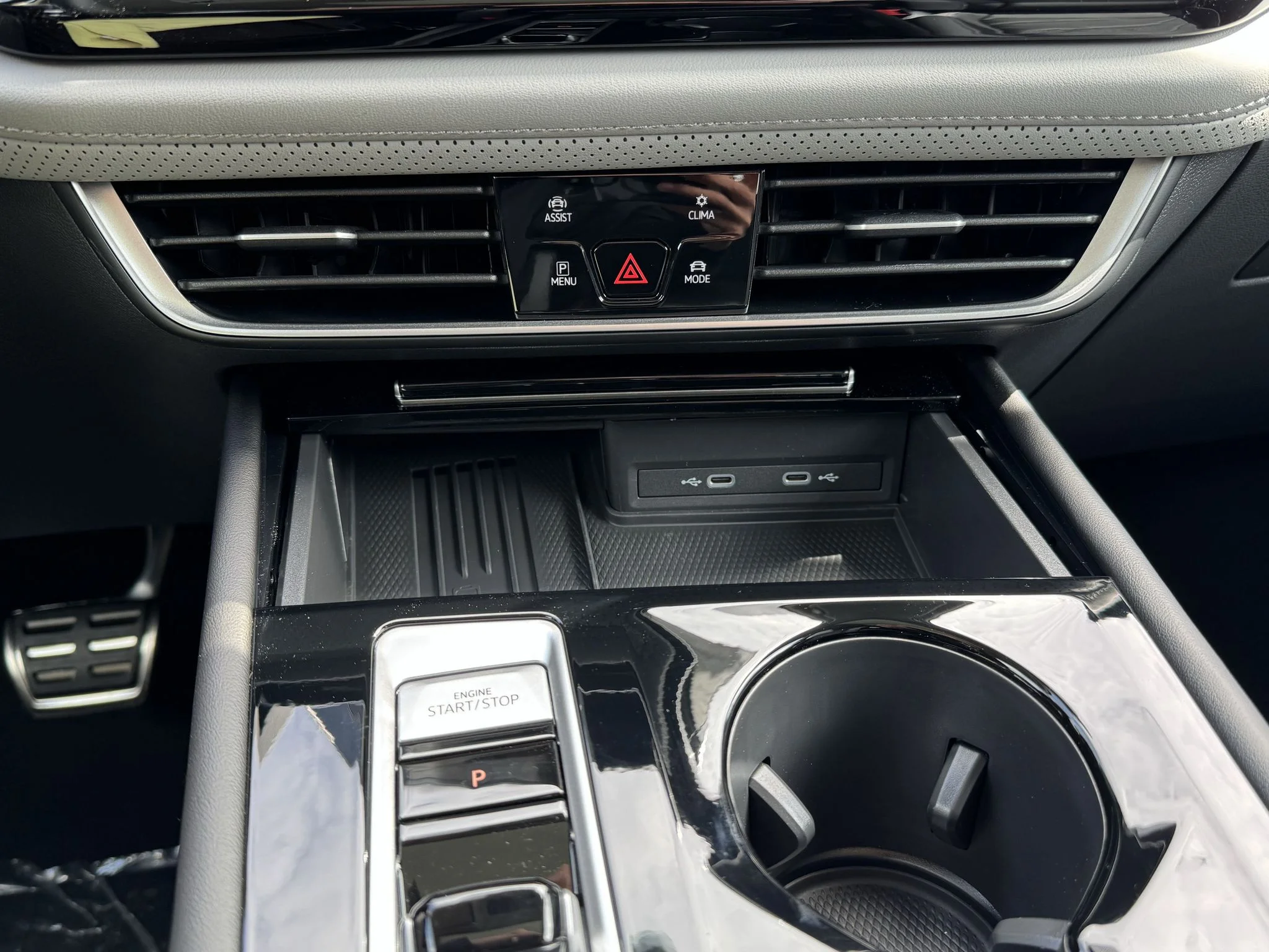 New 2026 Opal White Pearl Volkswagen 2.0T Peak Edition image 24