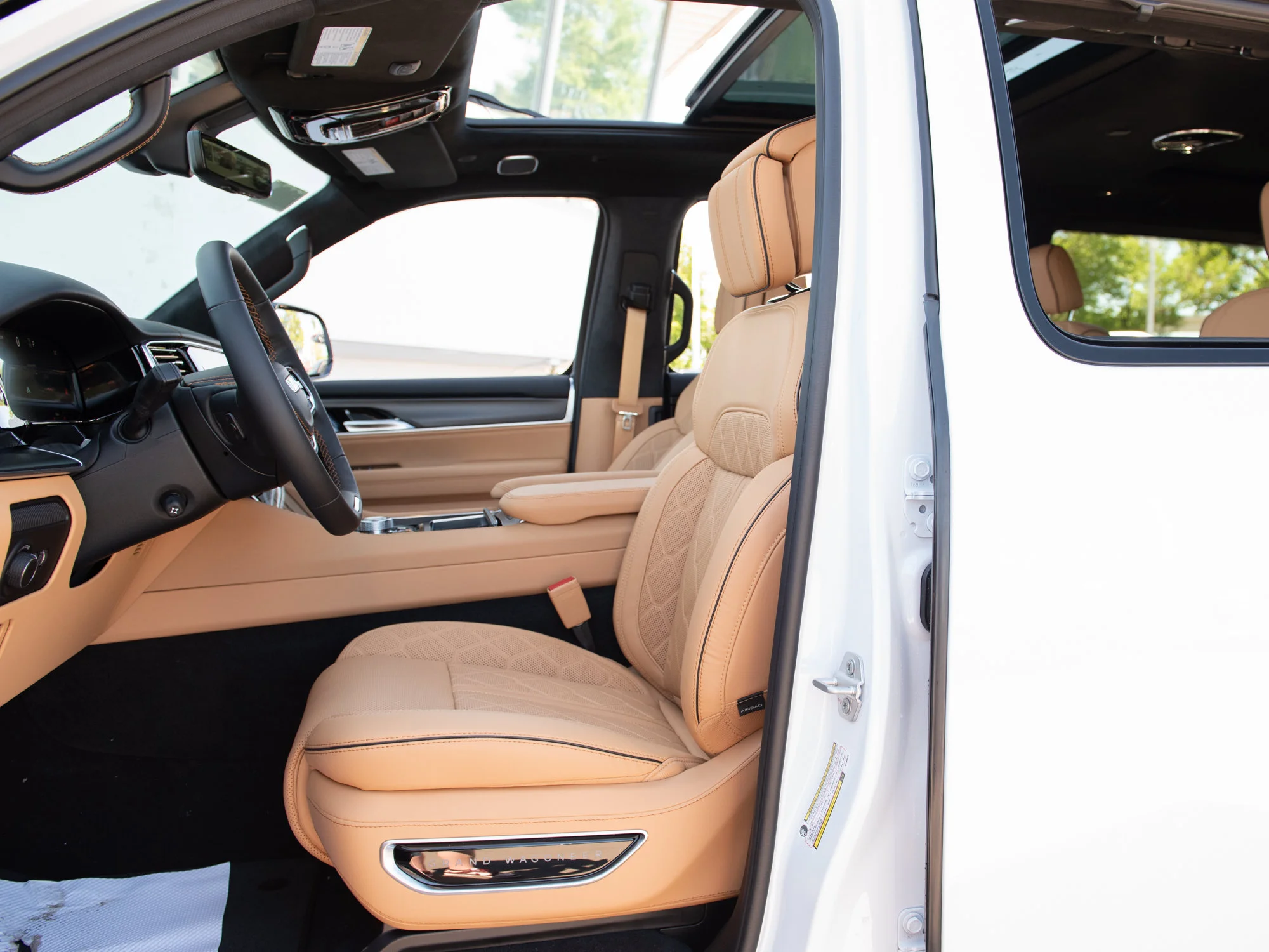 New 2026 White Jeep Summit Reserve* image 23