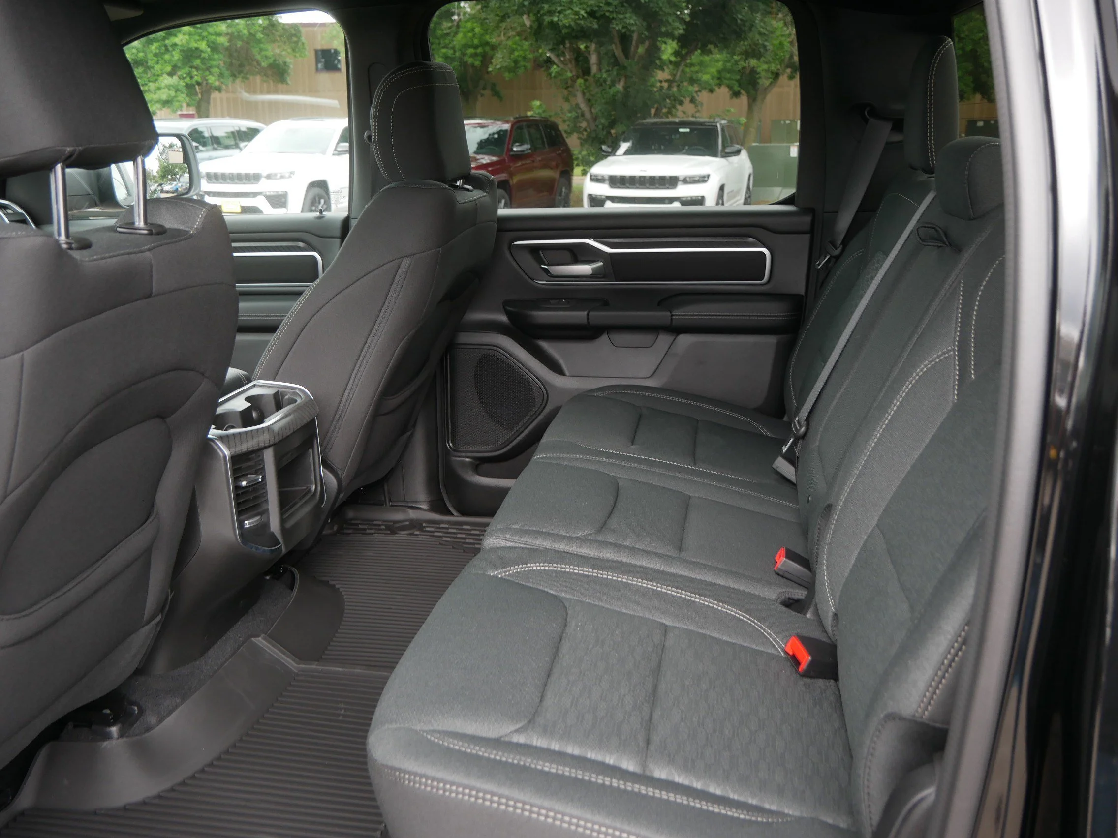 New 2026 Diamond Black Crystal Pearl-Coat Exterior Paint RAM Big Horn image 5