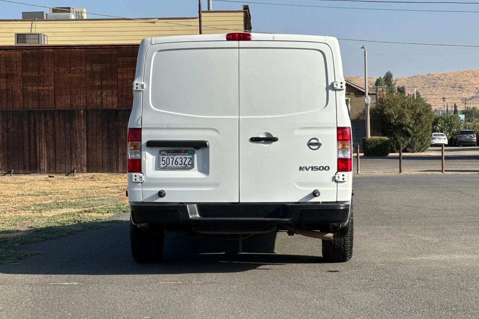 Used 2020 Glacier White Nissan S image 5