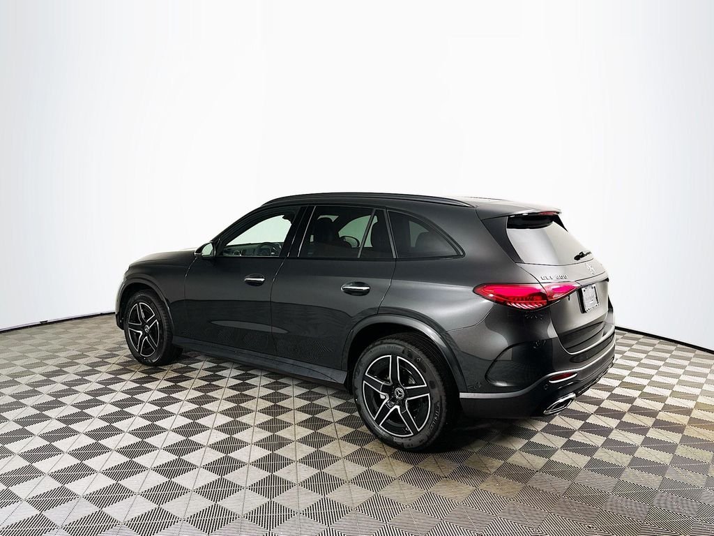 Used 2026 Graphite Grey Metallic Mercedes-Benz GLC 300 image 4