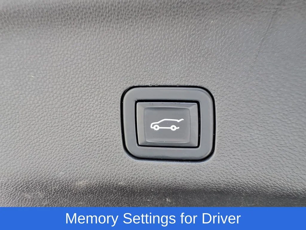 Used 2022 Gray Chevrolet Z71 image 38