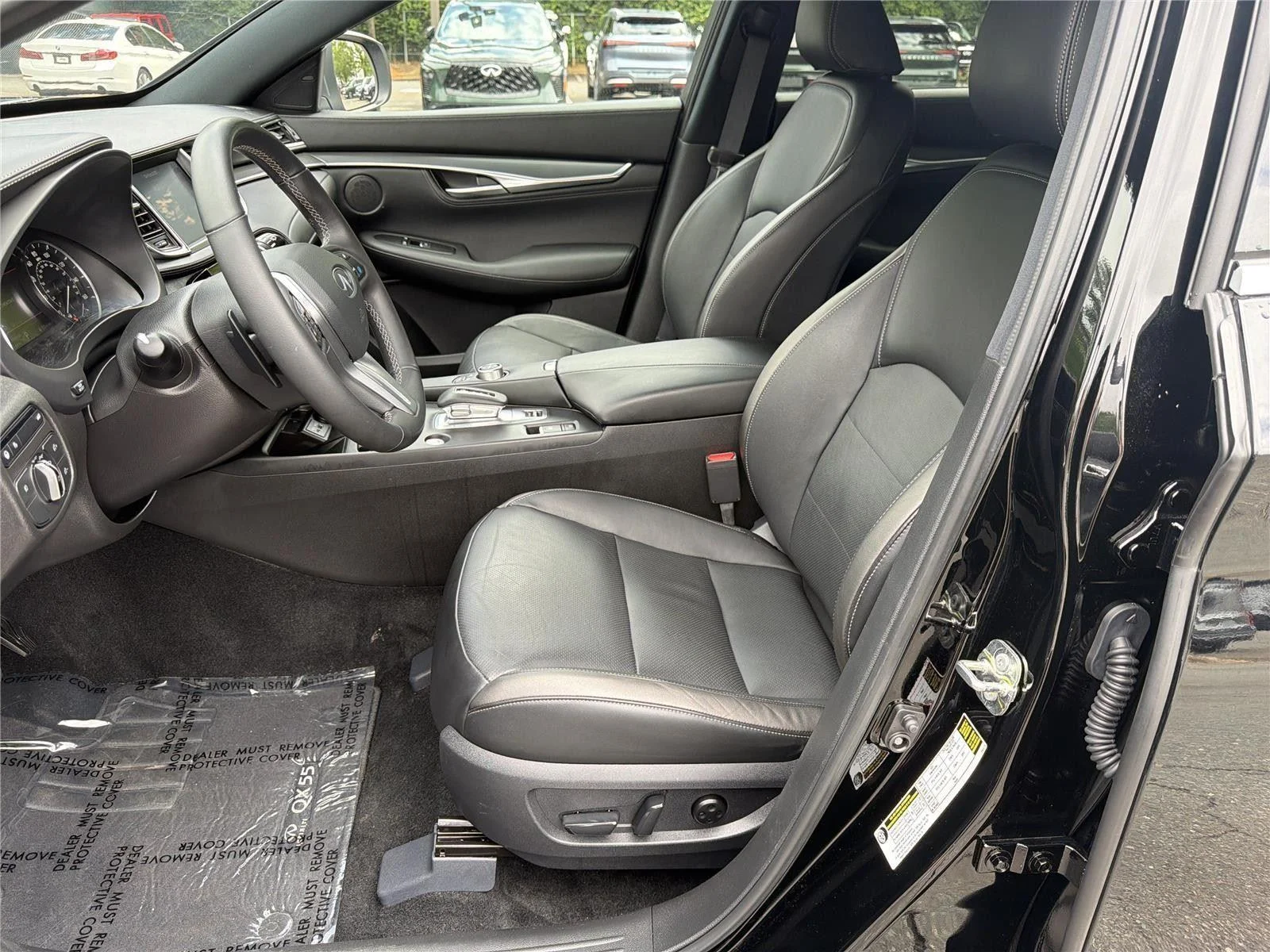 Used 2025 Black Obsidian INFINITI LUXE image 24