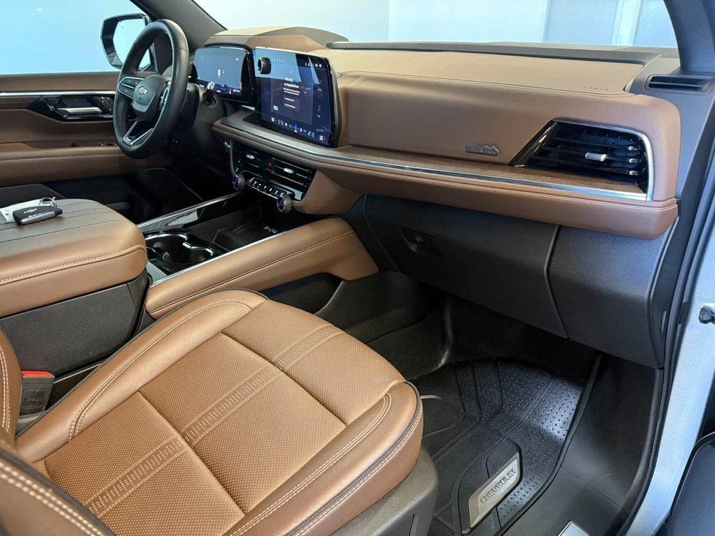 Used 2025 Sterling Grey Metallic Chevrolet HIGH COUNTRY image 22