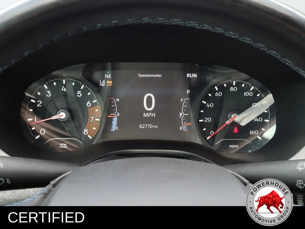 Used 2022 Red Jeep Latitude image 34