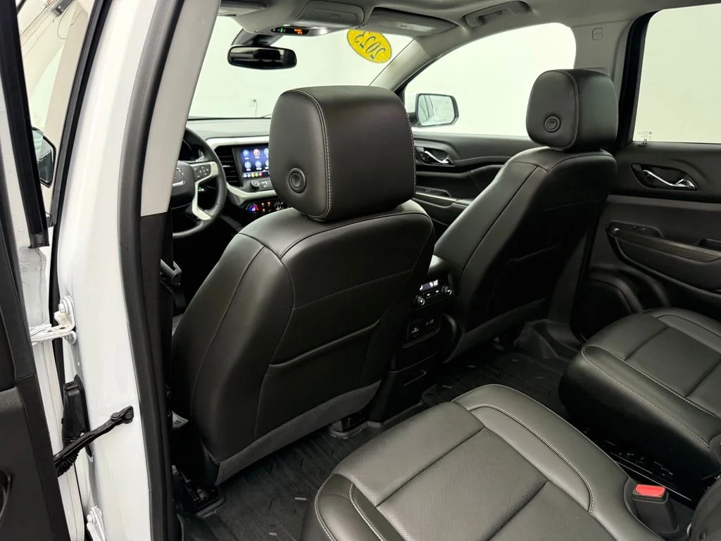 Used 2023 White GMC SLT image 39