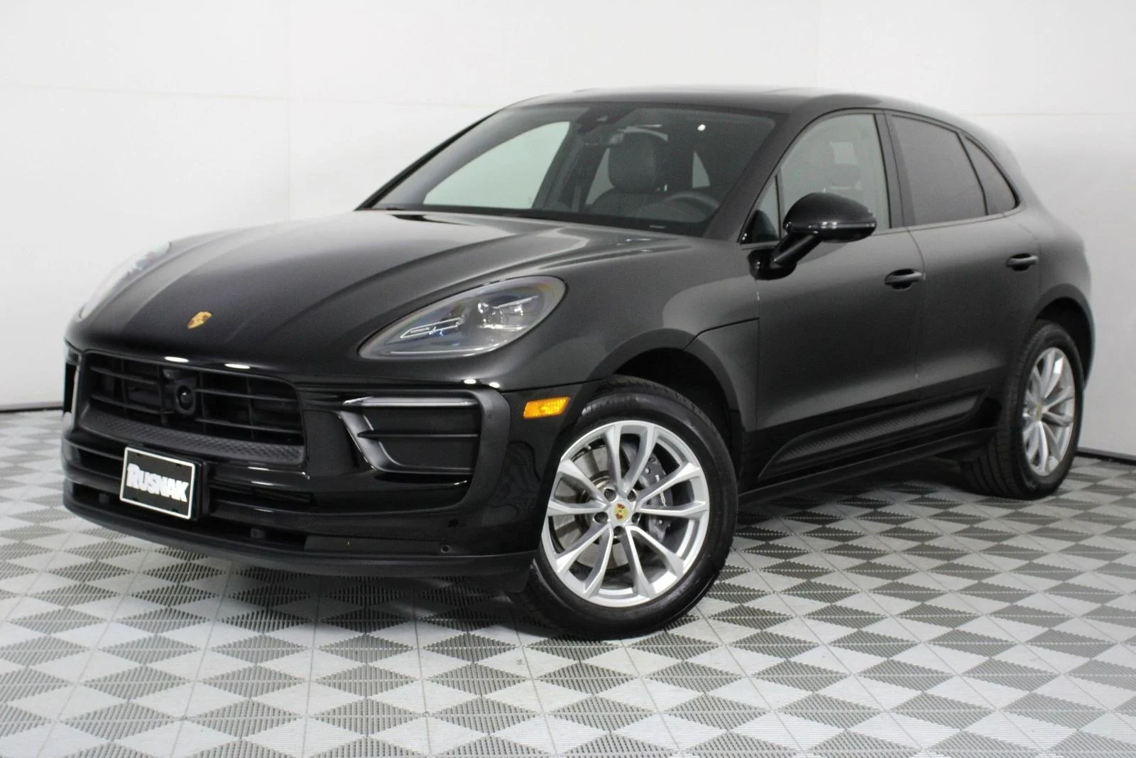 2026 Porsche Macan -'s photo