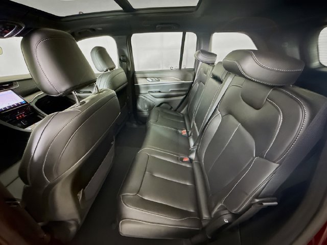 New 2025 Velvet Red Pearl-Coat Exterior Paint Jeep Limited image 25