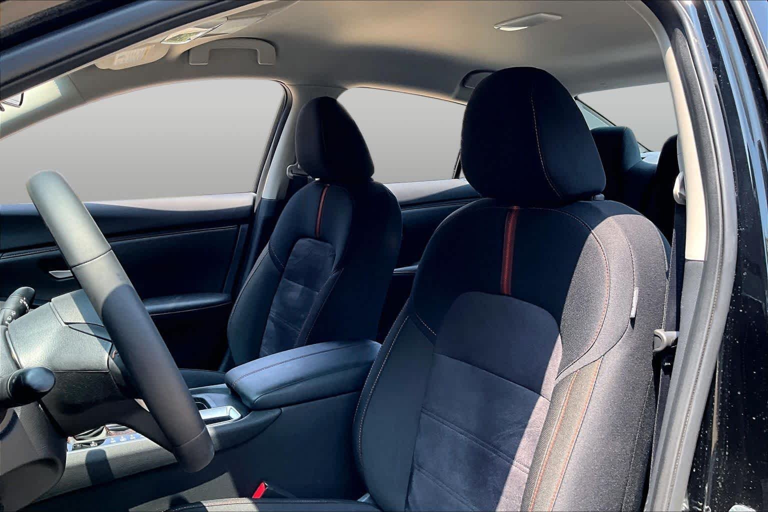 Used 2025 Super Black Nissan SR image 8