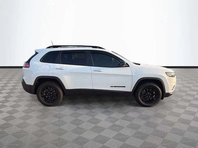 Used 2023 White Jeep Altitude image 7